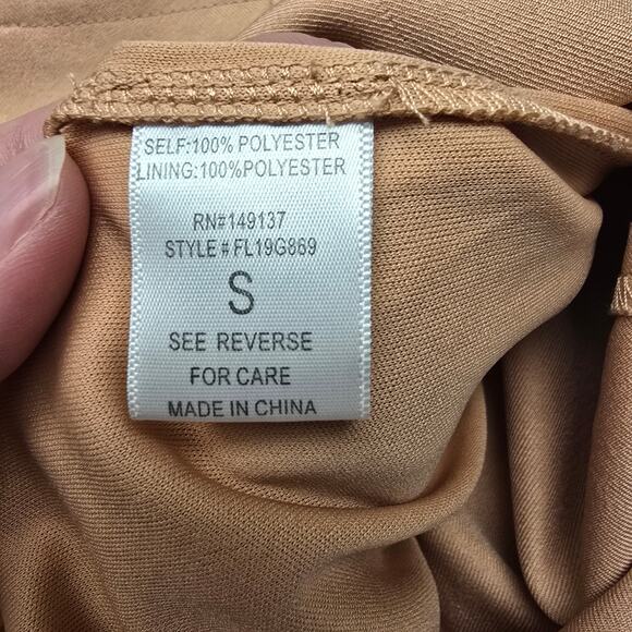 Women's Favlux Peach Pleated Front Paper Bag Shorts | Size Small - Picture 9 of 10